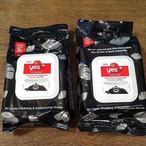 Yes to Tomatoes Charcoal Facial wipes